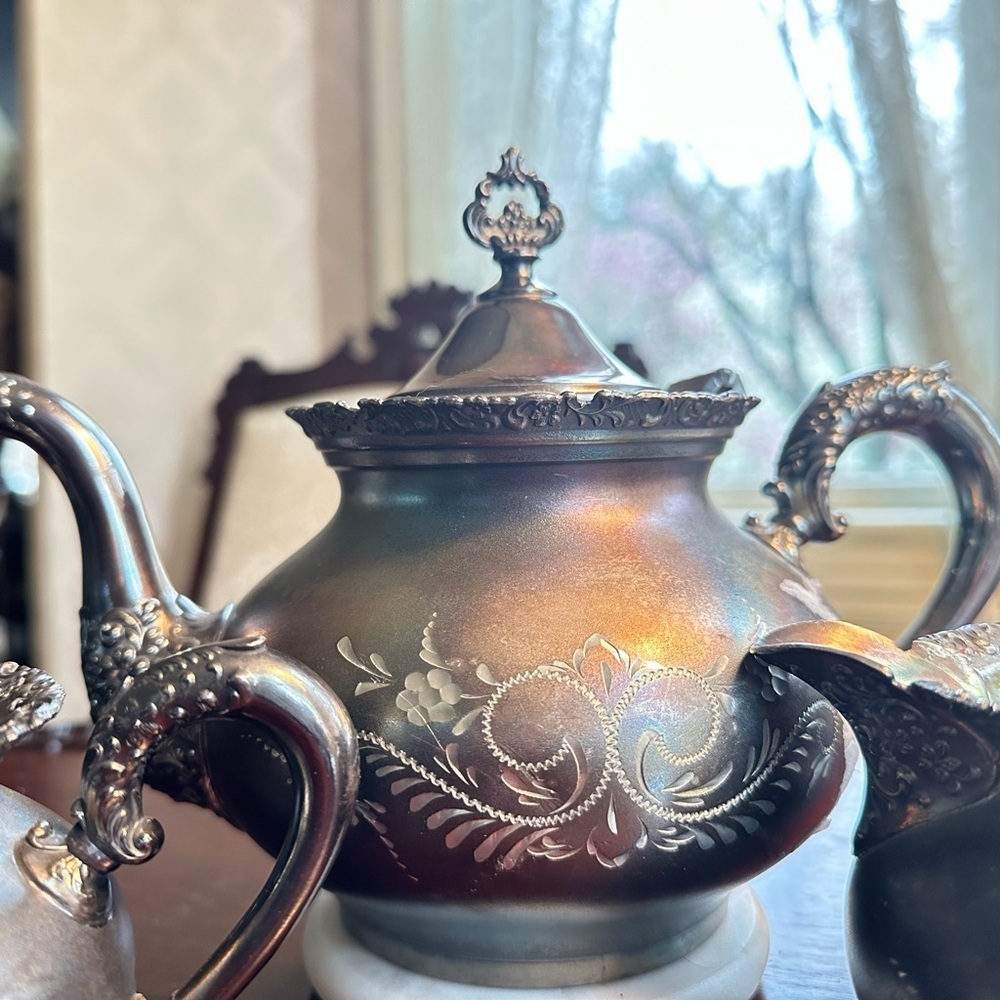 Antique Black Silverplate Tea Set – Teapot, Creamer & Sugar Bowl (EPNS) - Picture 5 of 8